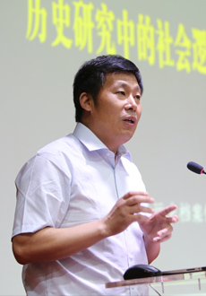 胡献忠.jpg